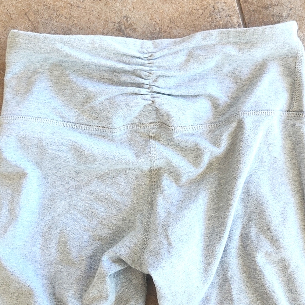 Lululemon yoga pants - Picture 4 of 9